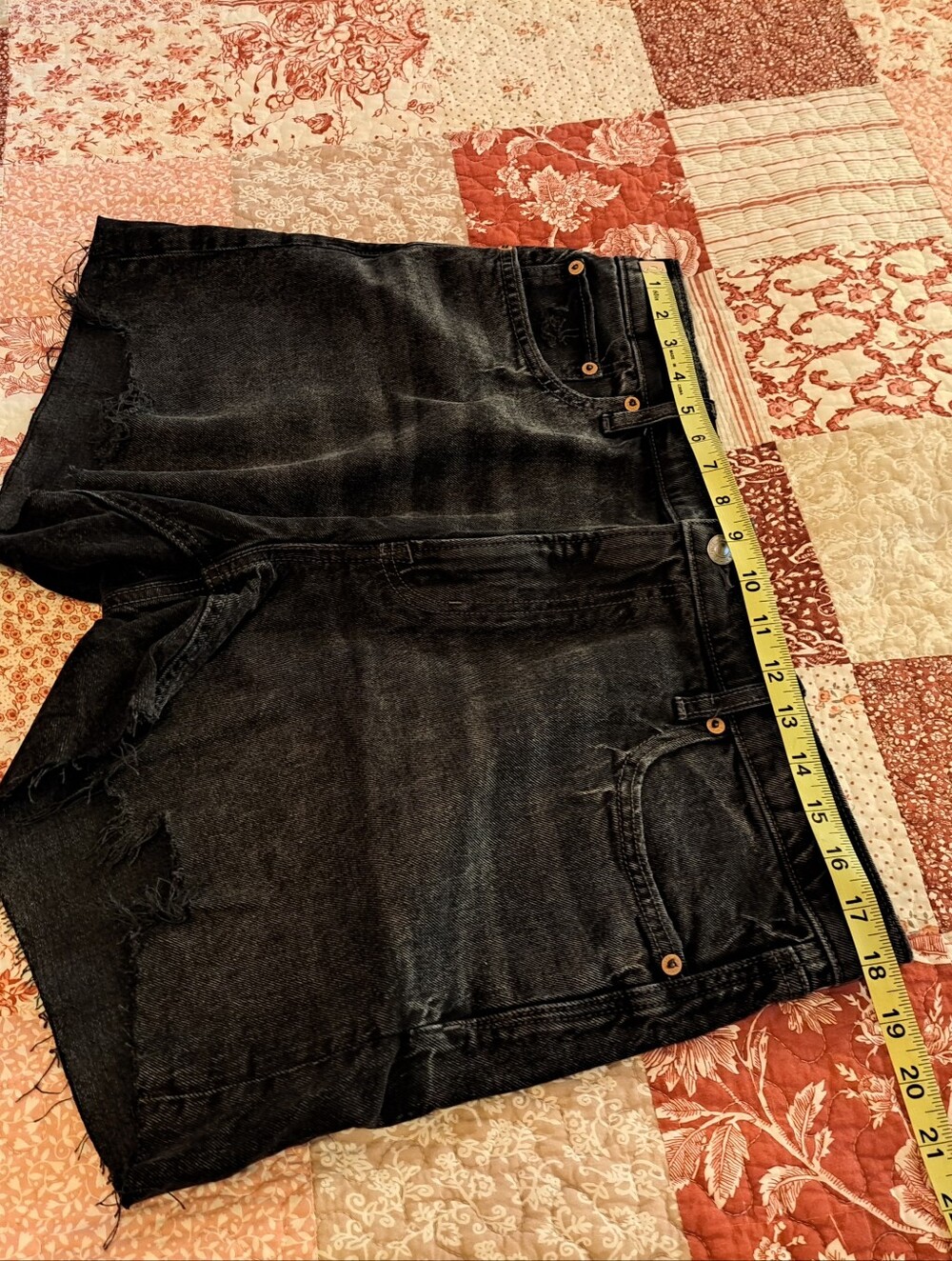 AE Shorts - Picture 3 of 7